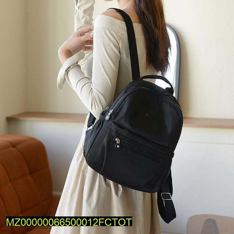 Plane front zipper casual backpack