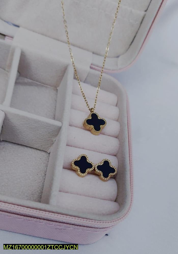 Clover design pendant set