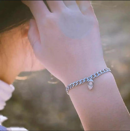 Magnetic heart design couple's bracelet