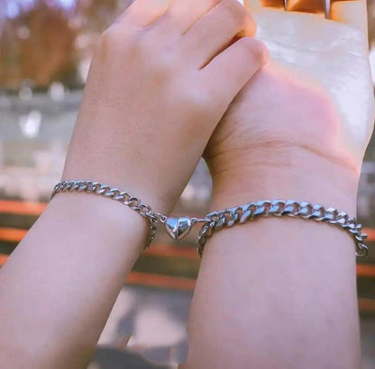 Magnetic heart design couple's bracelet