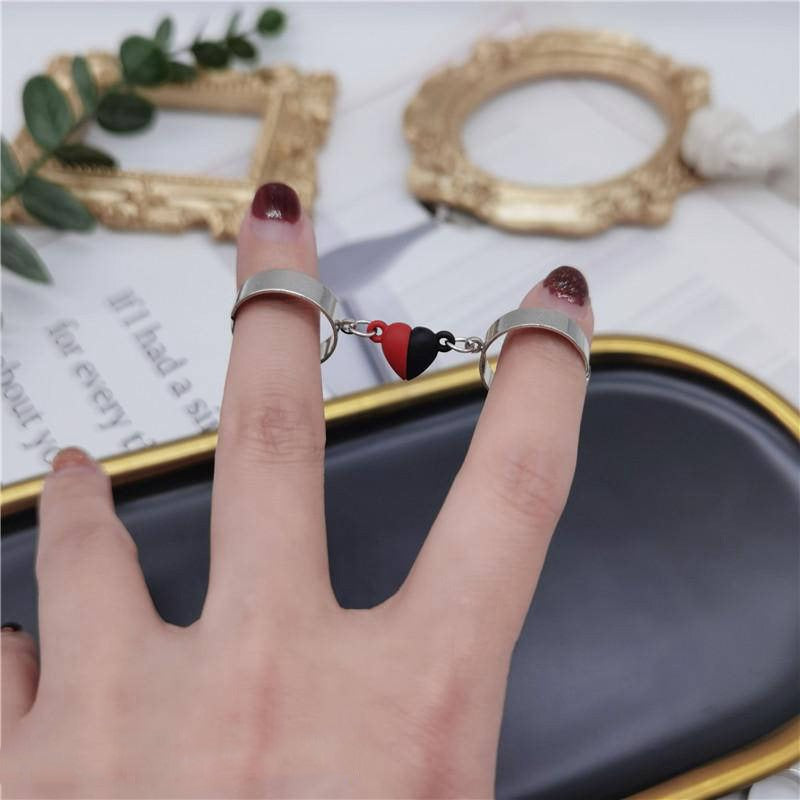 2 pieces trendy heart magnetic ring set